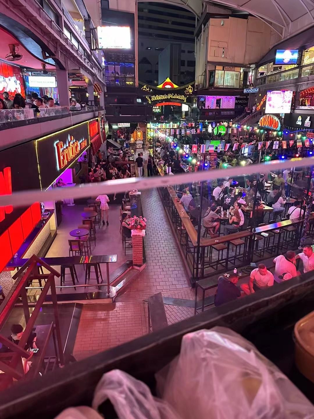 夜生活配图